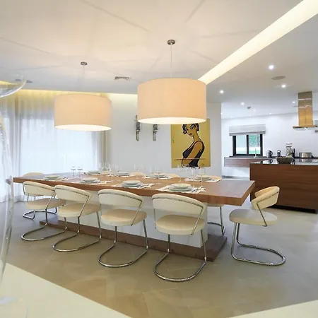 Sleeps 10 Pool Air Con Wifi Villa