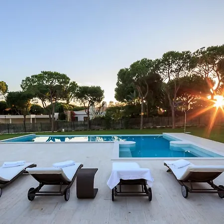 Villa Sleeps 10 Pool Air Con Wifi *